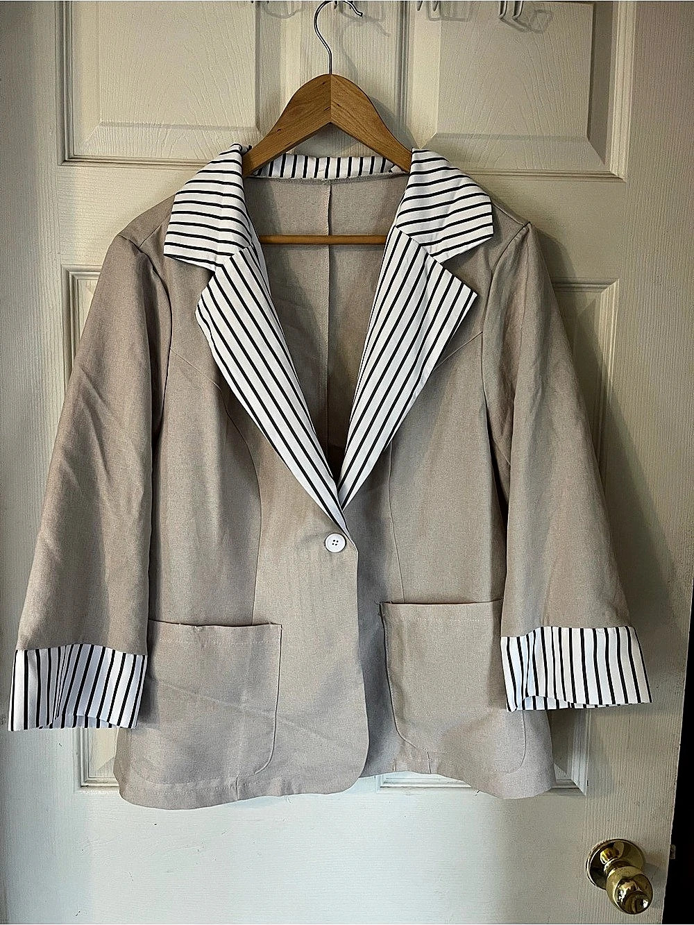 SHEIN Striped Blazer in Beige & Black OXL Like New